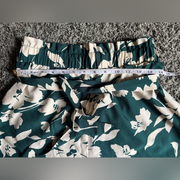 SHEIN Green Floral High Waist Shorts - Picture 2 of 5